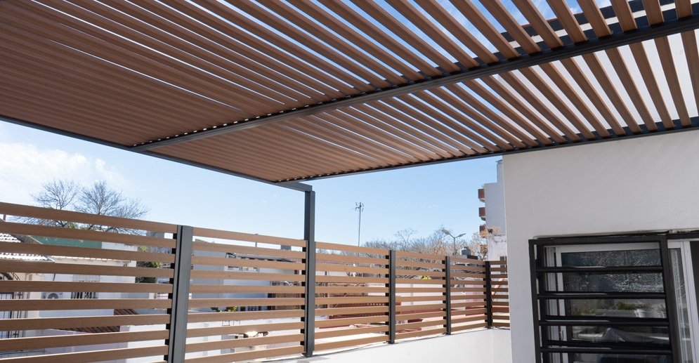 Pérgola y medianera